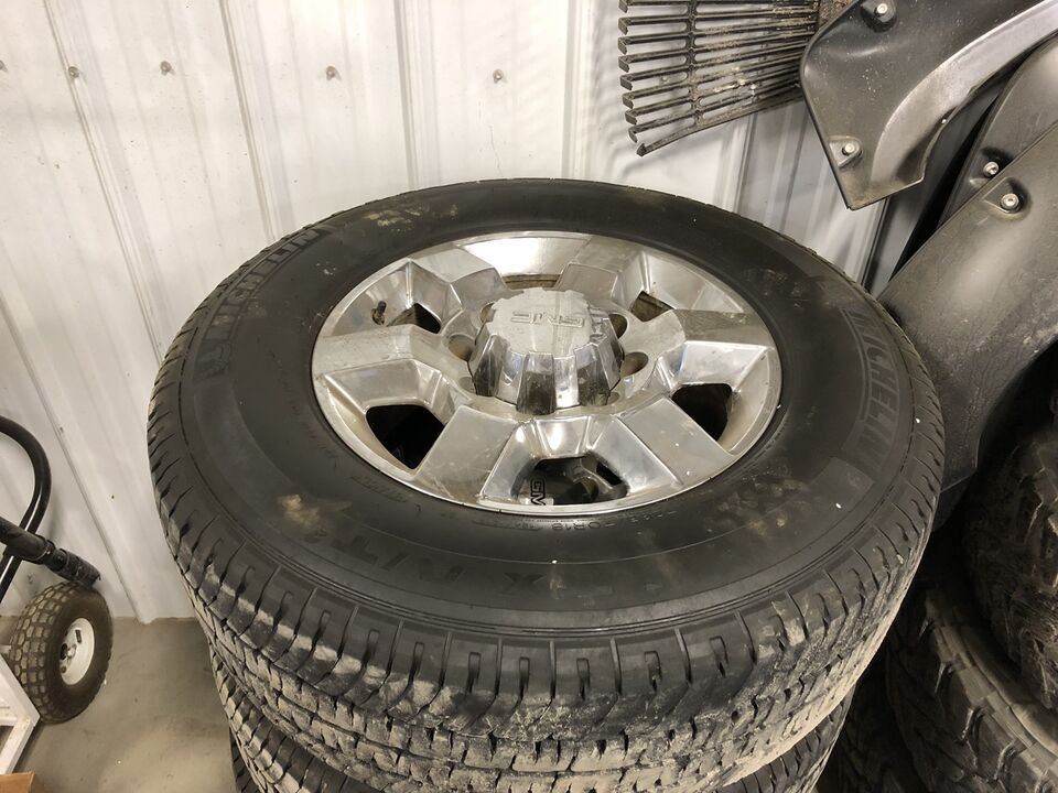 8 Bolt Gmc Rims And Tire 2016 Take Offs Fit 2011 Tires Rims 