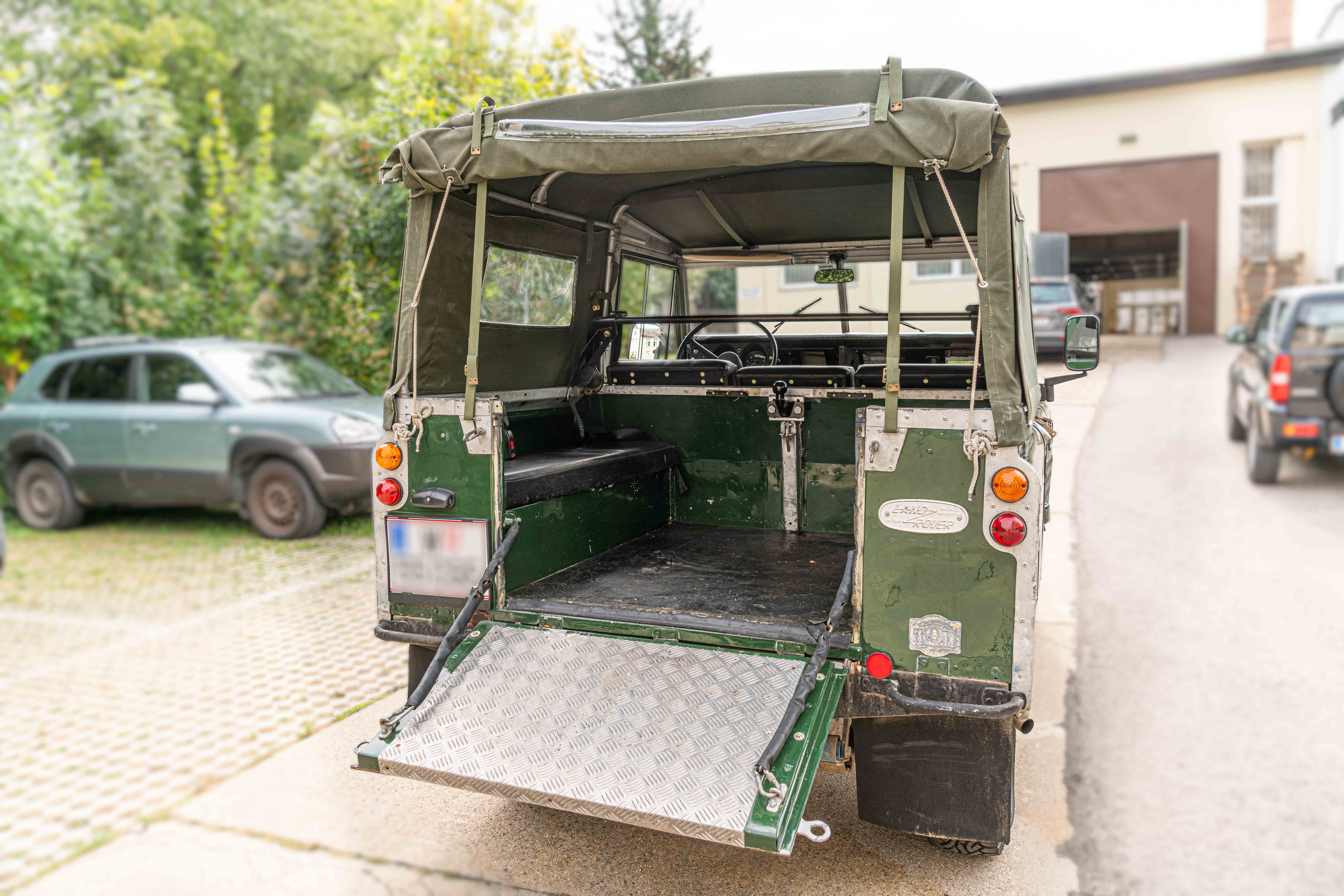 Land Rover 88 Series III Soft Top Lot Detail Springer Land Rover 88 Series III Soft Top Lot Detail Springer